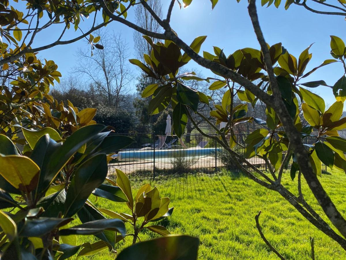Domaine De Villot Hotel Sainte-Colombe-de-Villeneuve Exterior foto